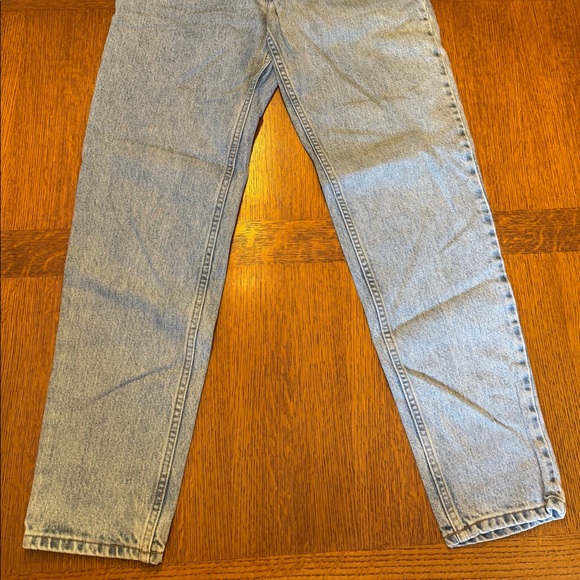 Levi's Women's High-Rise Jeans — Light Blue and Pale Blue Washes - Picture 7 of 11